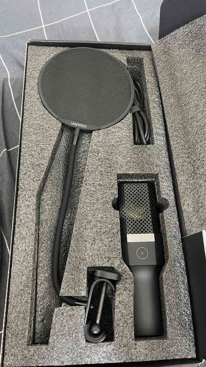 من الصور، هذا هو Yanmai MICPRO X1 USB Condenser Microphone، وهو مايك مخصص للبث والتسجيل وصناعة المحتوى.

المواصفات:

* 🎤 نوع المايك: Condenser (مكثف).
* 🔌 التوصيل: USB (يعمل مباشرة مع الكمبيوتر بدون كرت صوت).
* 🎙️ نمط الالتقاط: Cardioid (يلتقط الصوت من الأمام ويقلل الضوضاء من الخلف).
* 🔇 زر كتم (Mute) باللمس.
* 🎧 مناسب لـ:
    * البودكاست.
    * بث الألعاب (Streaming).
    * تسجيل الغناء والتعليق الصوتي.
    * اجتماعات Zoom وDiscord


**إذا كنت صاحب هذا الإعلان وتريد حذفه لأي سبب، رجاءا أرسل رسالة إلى الدعم الفني**