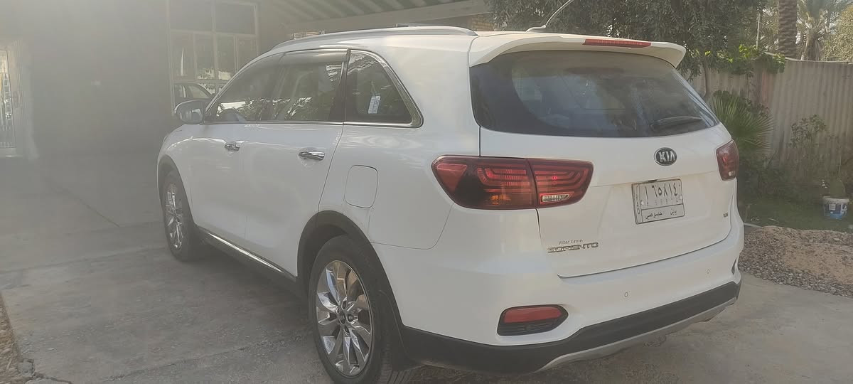 سلام عليكم 
للبيع كيا سورنتو
موديل ٢٠٢٠ خليجي 
ضررها بنيد والجاملغات الاماميه بيهن بارد شويه
السعر ٢٣٨ 
***********
