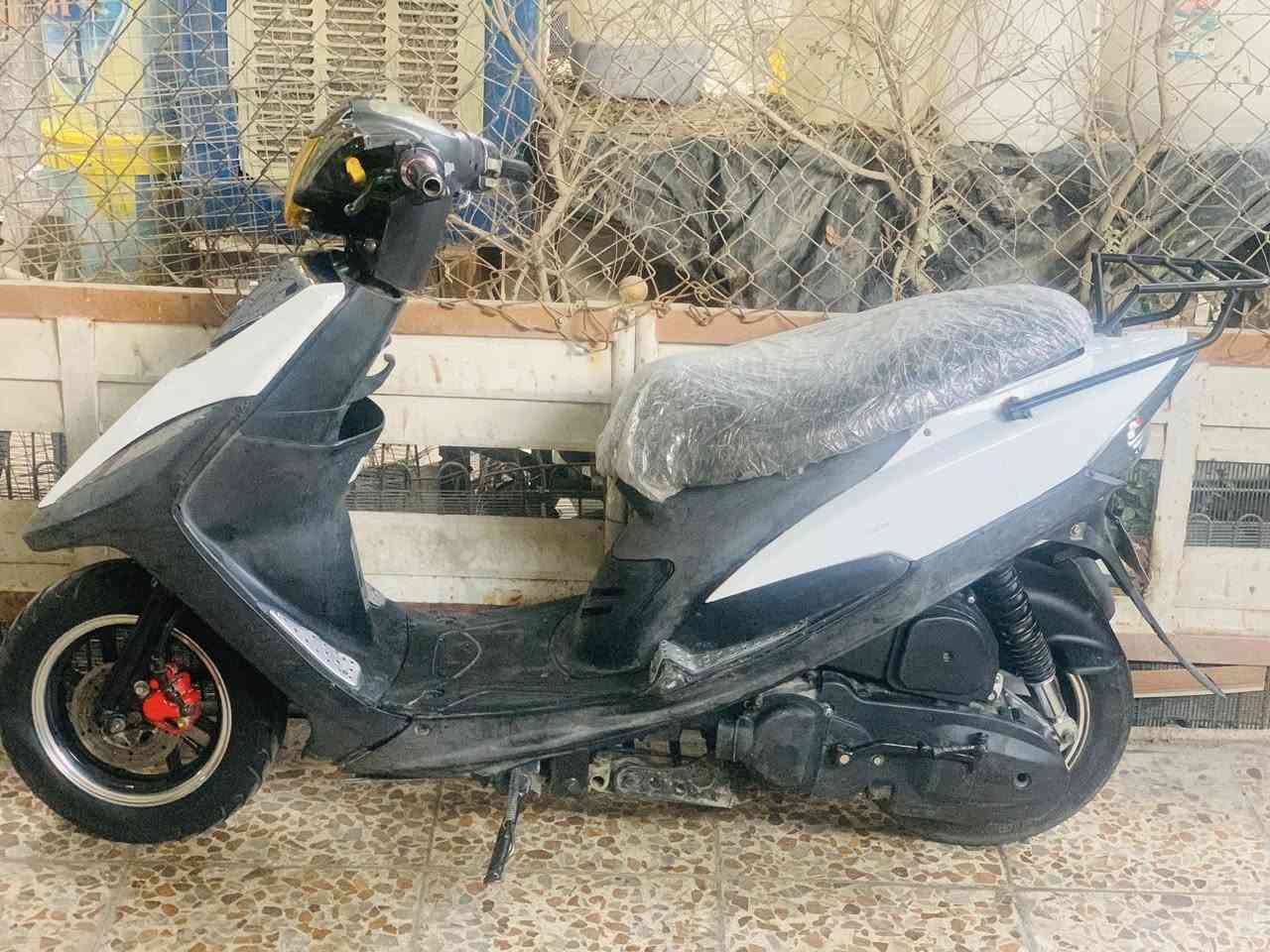 السلام عليكم شبابنه الطيبه 🤍.
ماكس عدله بلاديه مكينه خير من الله بيها كلجات رياضي 
سلف هندر بكل وقت كهربائيات كلها شغاله وبيها تشغيل عن بعد ب 550 وبيها مجال بسيط بغداد حي العامل ***********🤍.
