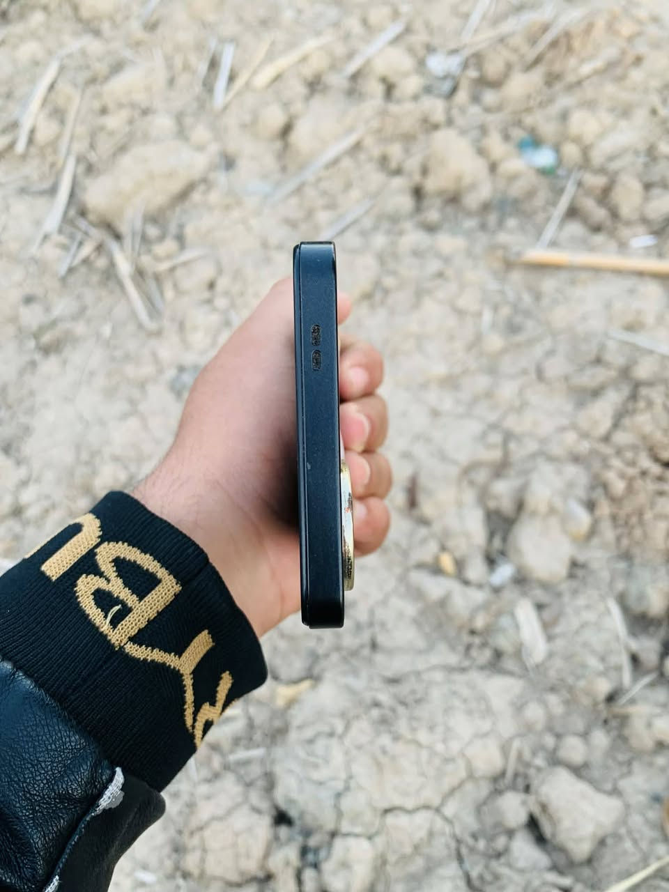 سلام عليكم
ريدمي A5 
بطاريه 5200 
الشاشه 120هرتز 
لون اسود . مكفول كفاله عامه . والكارتونه ويا بس بي فطر بل شاشه مبين بل صور . مراوس ب8 أو 7بلس .  وسعره 95 وبي مجال ماكني بغداد المحموديه . ***********
