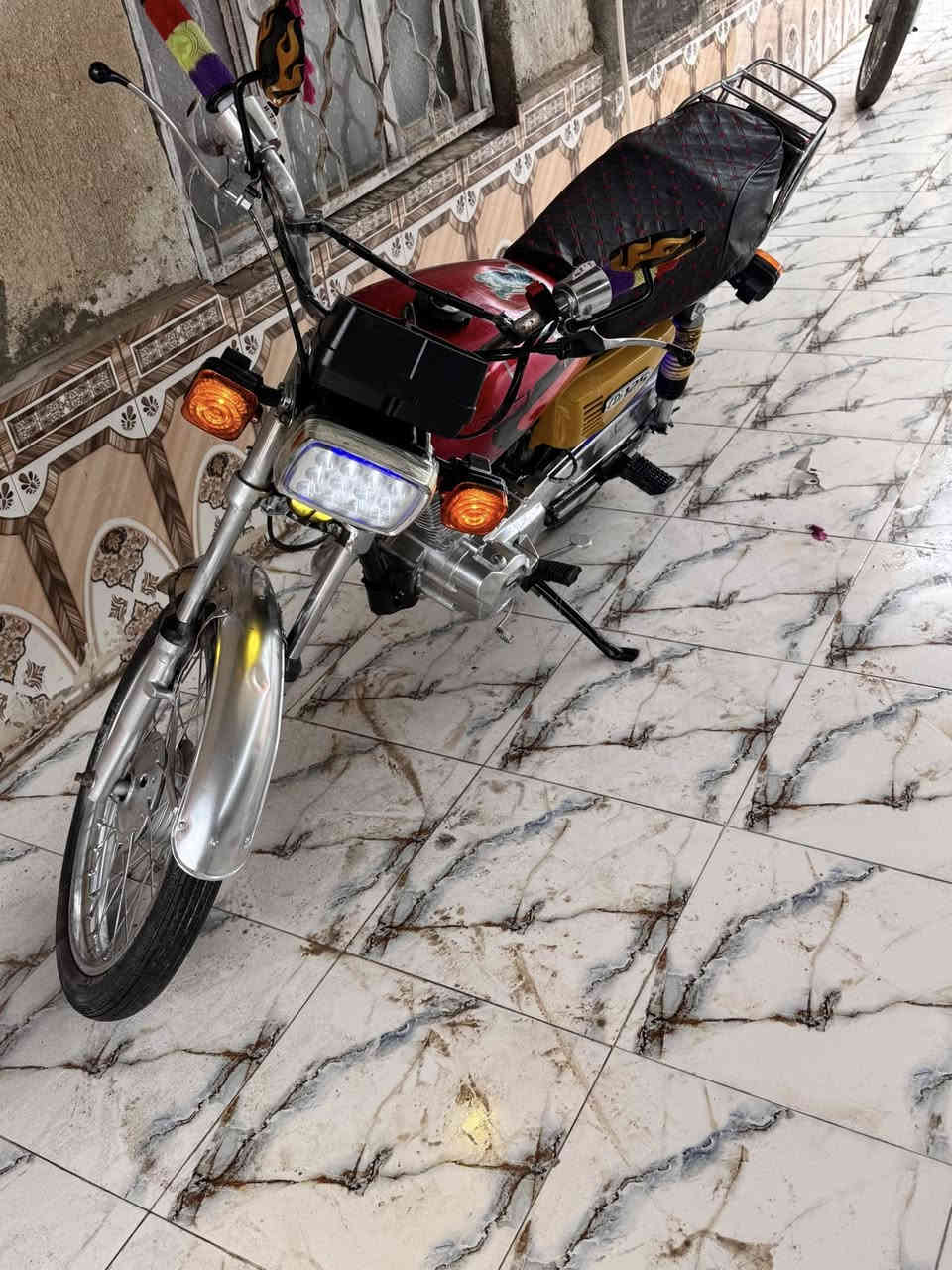 سلام عليكم دراجه البيع  كلك دوات توه معمره كله جديد كارتون محرك حلو جديد كهربايات والباتري والشاير والعينه كله جديد كارتون سعر ٥٥٠ عنوان البصره القرنه ناحيت النشوه ***********
