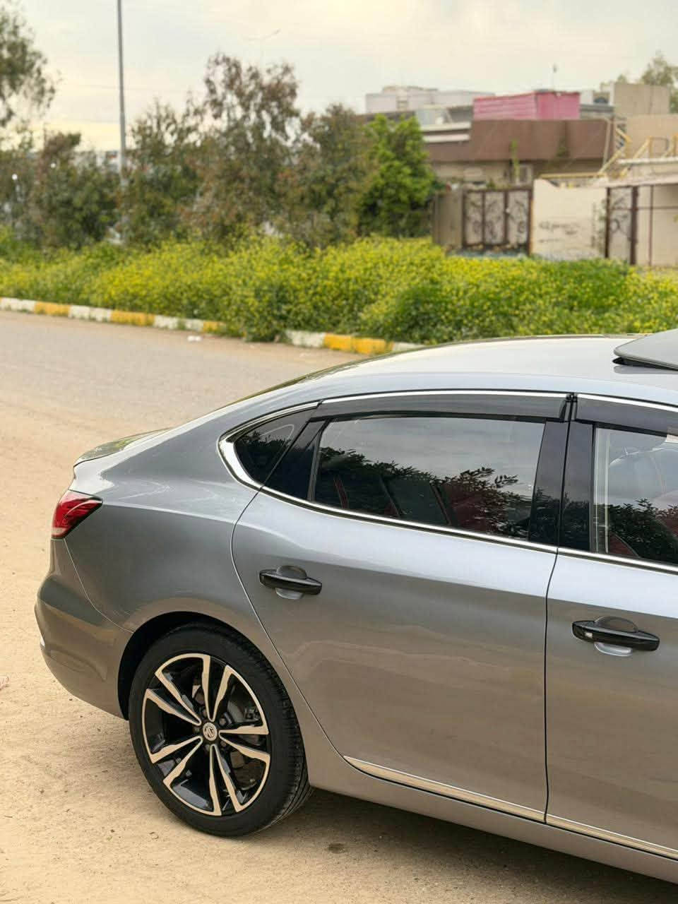 السلام عليكم للبيع MG6 2023 ماشية 50 الف كيلو متر فول الفول 1/1 مرقم اربيل جاهزة سيارة مابيها دينار مصرف (وارد خليجي) محرك ١٥ توربو بيها 3 قطع صبغ فقط صندوك+باب سايق امامي + جاملخ سايق امامي بدون ايربك بدون شاصي السعر $94
مكان سيارة كركوك (فقط بيع بدون مرواس) ***********
