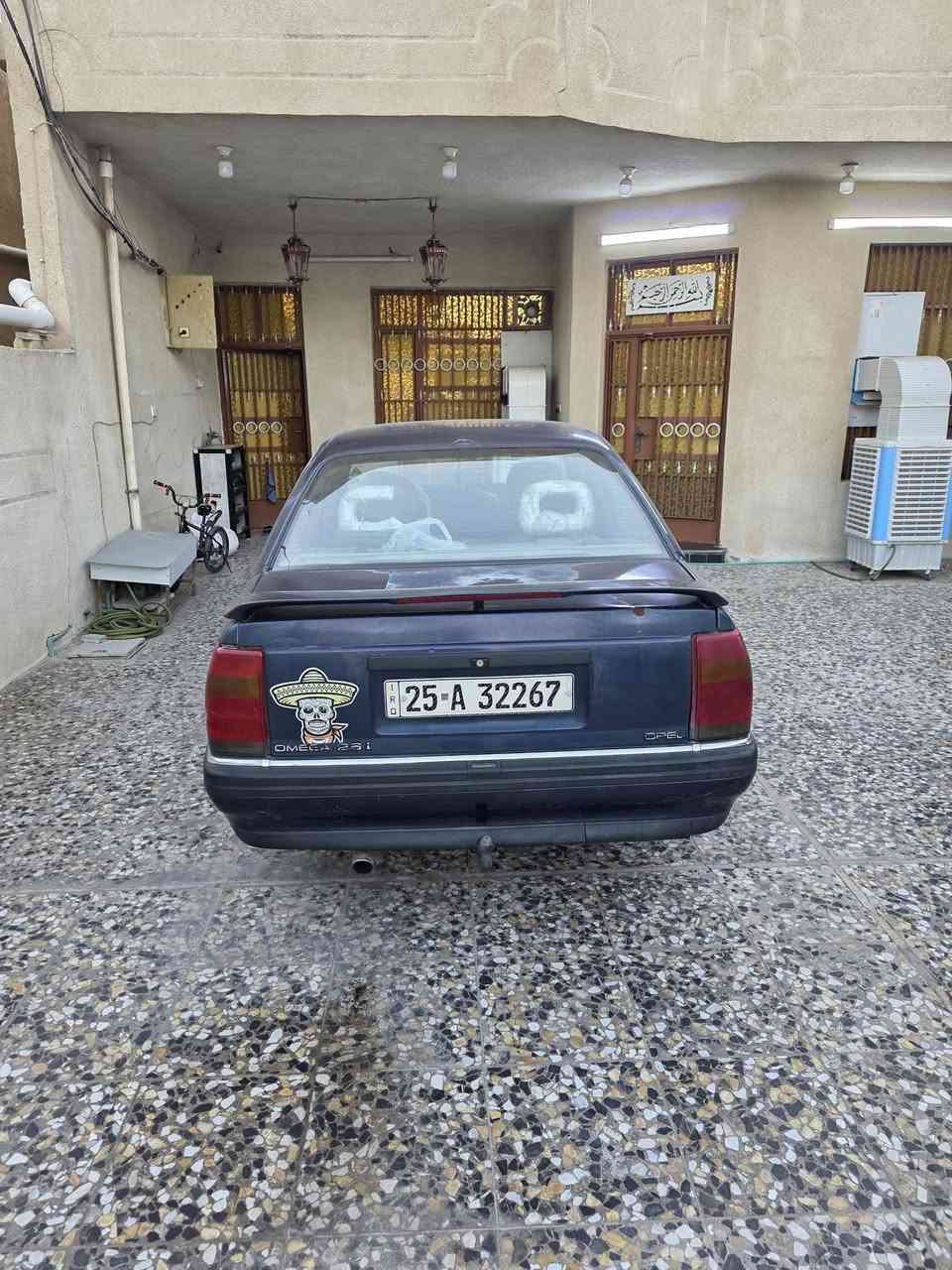 اوبل اوميكا 2600
موديل 91
كير عادي
كير ومحرك خير من الله 
تبريد شغال
32 وبيها مجال 
تحويل مشروع وطني
***********
