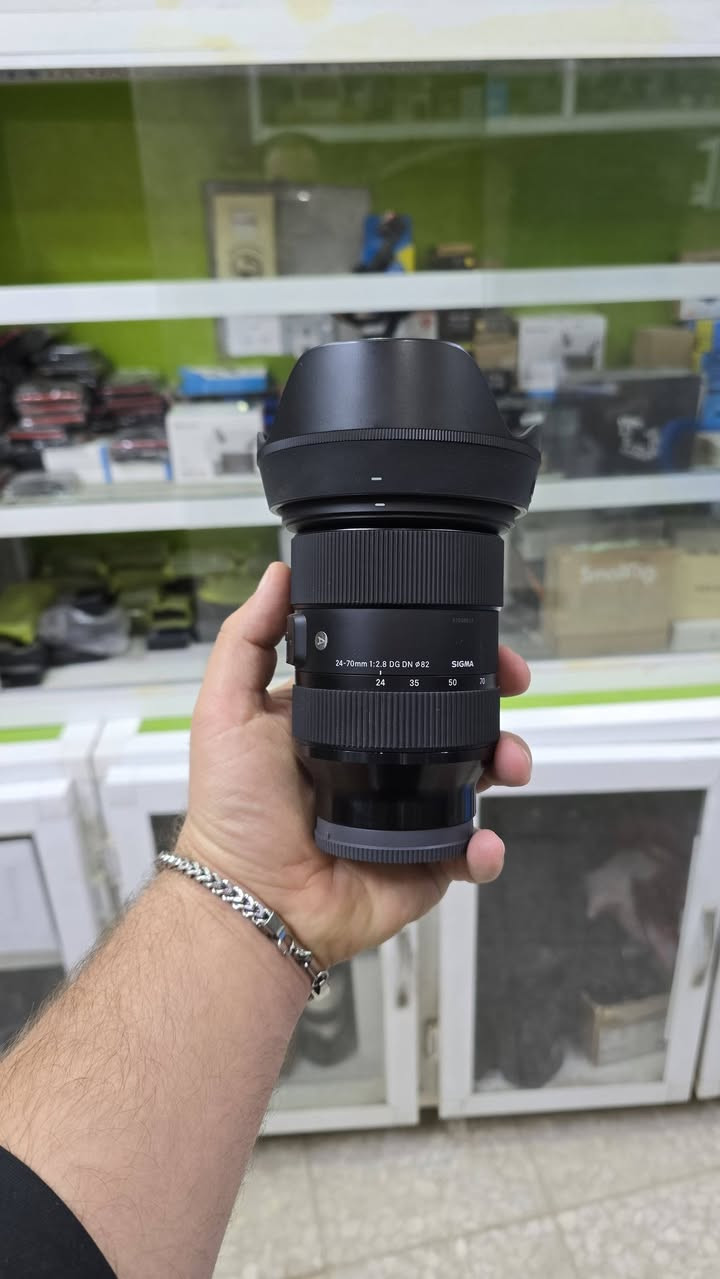SONY.FX3 سعر بدي 4ملاين و150الف
SIGMA.24.70F2.8 سعره مليون و50الف 
نضافه فول كامل ملحقات اصليه كارتون 
مكاني بابل 
***********
***********
