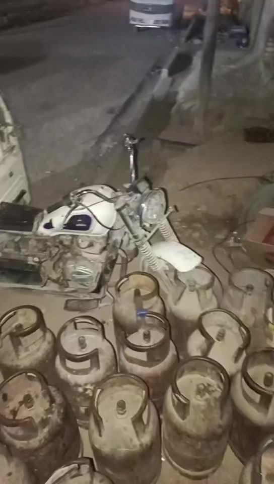 سلام وعليكم ستوته البيع مال تعمير  موديل 14وكيل سعر مليون وميه  مال تعمير


**إذا كنت صاحب هذا الإعلان وتريد حذفه لأي سبب، رجاءا أرسل رسالة إلى الدعم الفني**