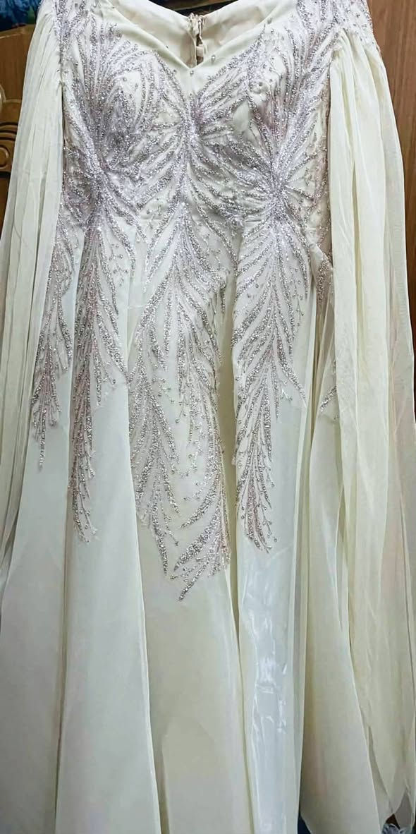 فستان قياس ٤٨ مستعمل ساعتين 
ماخذته غالي ابيعه ب ٥٥ويه التوصيل  قفل 
مكاني بابل ومتوفر توصيل...بيه سحابه وقيطان


**إذا كنت صاحب هذا الإعلان وتريد حذفه لأي سبب، رجاءا أرسل رسالة إلى الدعم الفني**