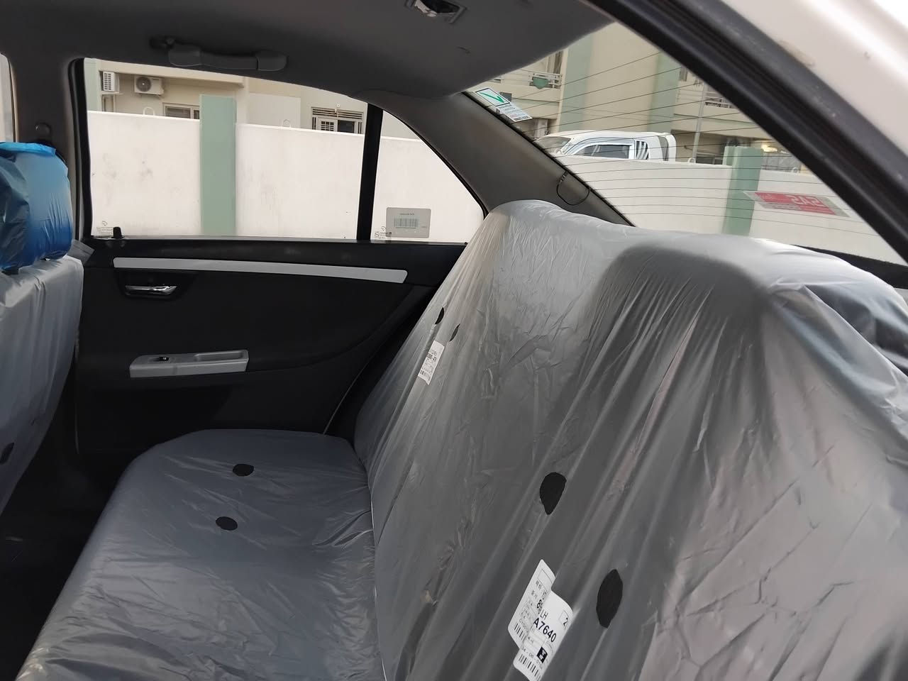 السلام عليكم للبيع سمند سومر موديل 17 محرك كير تبريد تدفئة صدر أمامي اوخلفي جديد تخم تاير سنتر لوك كهربائيت كلها ابلاديه حساسات خلفيه ايربكات دشبول السياره جاهزه مال جناي احله من الصور رقم كربلاء انكليزي بسمي شخصيآ شرط التحويل السعر 58 امناسبه للإستفسار *********** مكان بغداد
