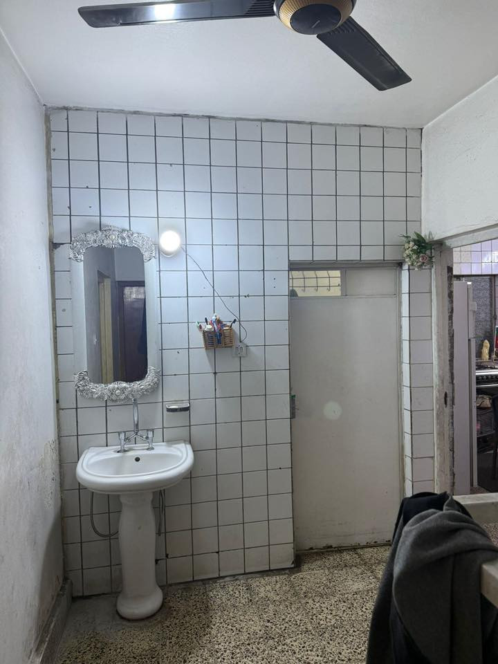 الدار للبيع  المساحه 223.5النزال 18.5 الواجهة 12  الدوره حي المعلمين مقابل سريع الدوره  للاستفسار مراسلة الصفحة او ***********
