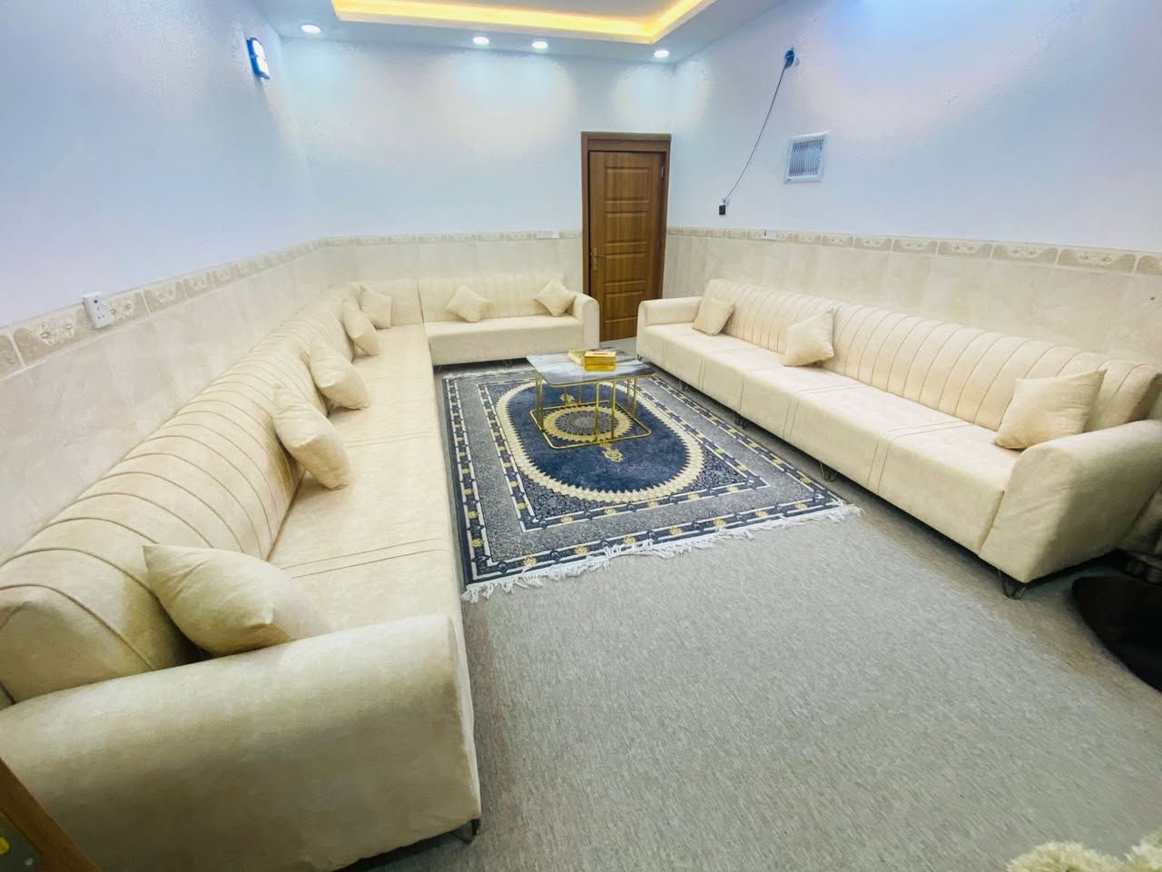 سلاو هاورییان ئەو قەنەفەیە تازە کراوە  دەیفرۆشی بە مێزو سەر قەنەفەوە لە شاری هەولیر


**إذا كنت صاحب هذا الإعلان وتريد حذفه لأي سبب، رجاءا أرسل رسالة إلى الدعم الفني**