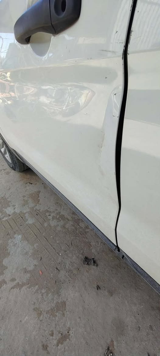 السلام عليكم فورد اكسبلور ٢٠١٣بوليسي حادثها بنيد وبيها طخات بصيطه موضحه بل صور ومصلح نفسه بدون دواخل
مكينتها بيها صوت راجز وقبل شهرين بدلتها حاويه ابيع كايمه
حداديه الامامي جديده مشط جديد
حداديه الخلفي نص عمر
رقم بصره دولي بسمي جديد
السعر ب١٠٥
مكاني النجف الحيدريه
***********
