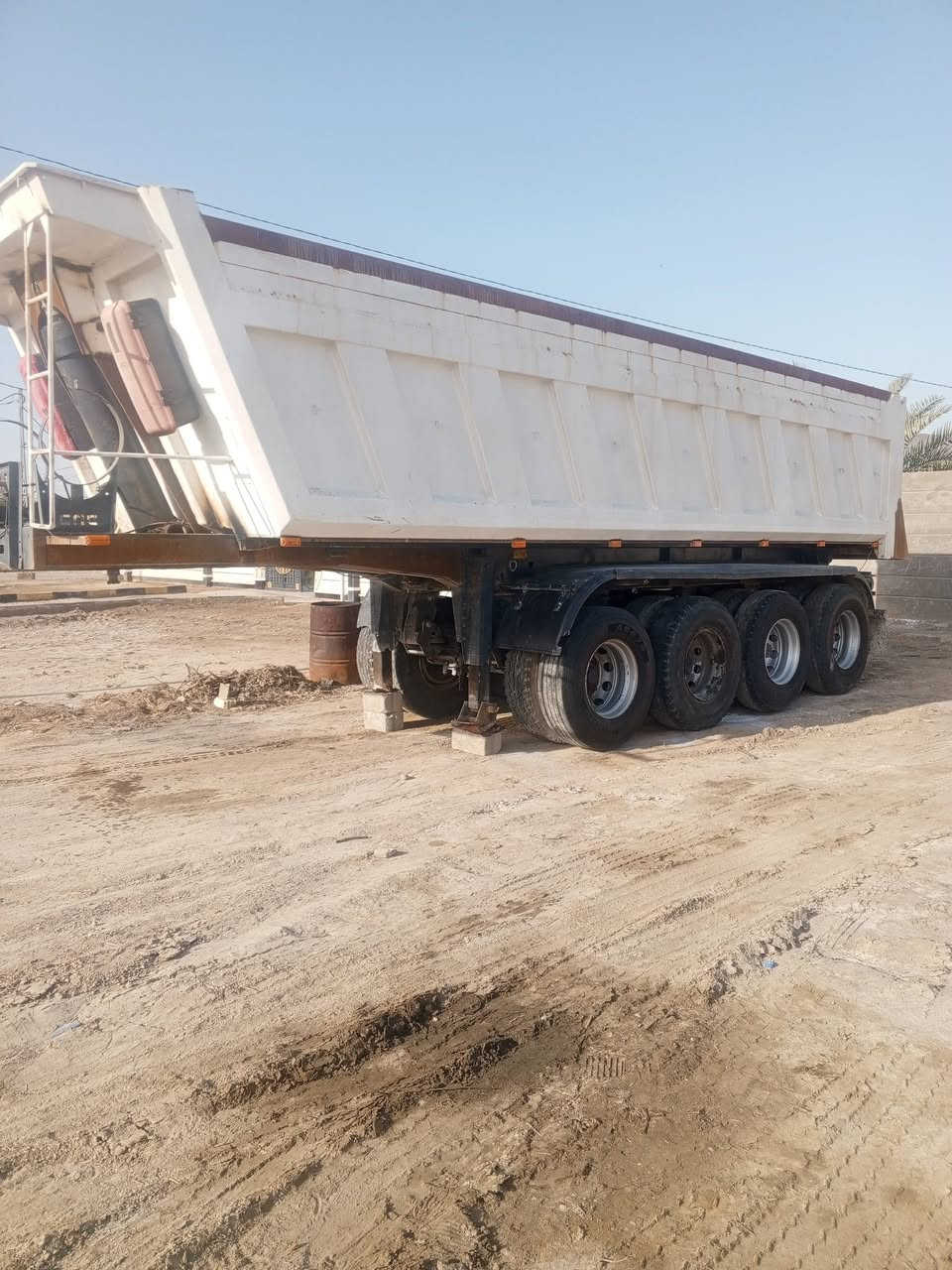 السلام عليكم عربانه نساف للبيع ذرعه 29ويه التعلاوه اربعه دنكير جاهزه للعمل نظيفه العربانه السعر125اوبيه مجال ***********
