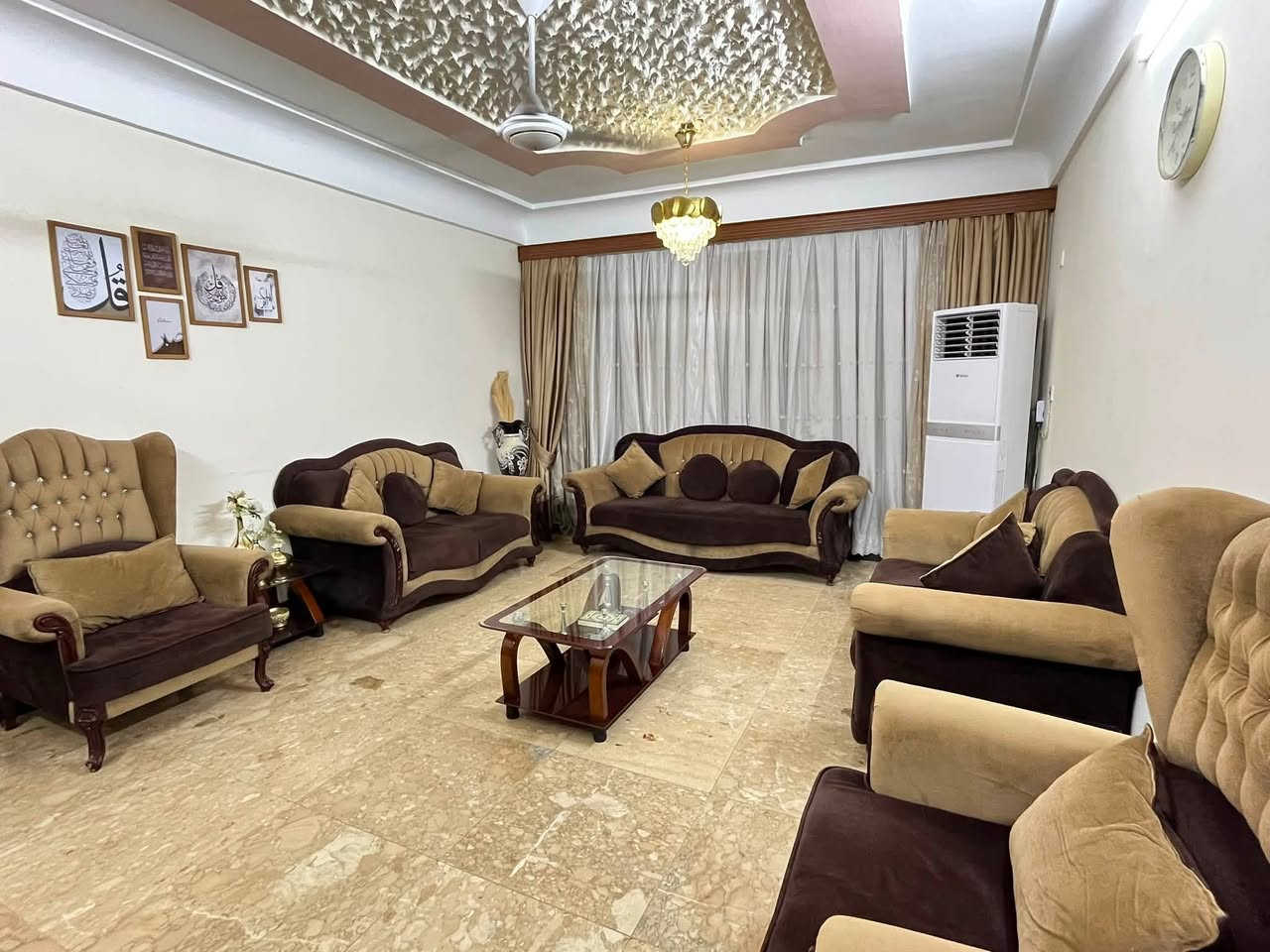 بيع التخم 9 مقاعد 
والطبلات عدد 5 ( 1 وسطيه -4 مفرد )
والبرده 
كلهن بسعر مليون وربع

تواصل ***********  واتس
