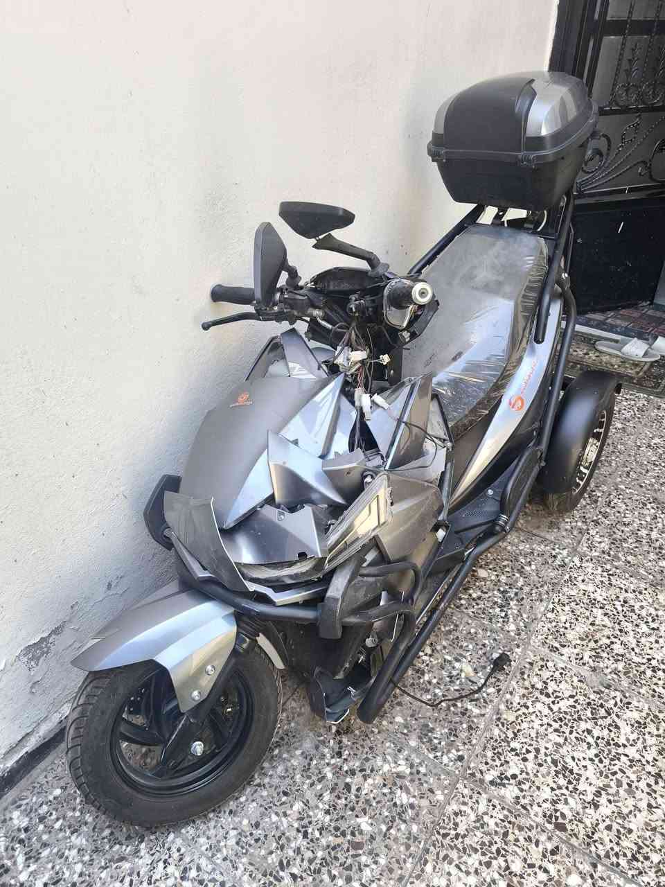 دراجة شحن ثلاثية بيها حادث الجهة الامامية السعر 250000 الف  وبطارية شحن ليثيوم 82 فولت 30 امبير السعر 500000 الف 
للاستفسار  ***********

