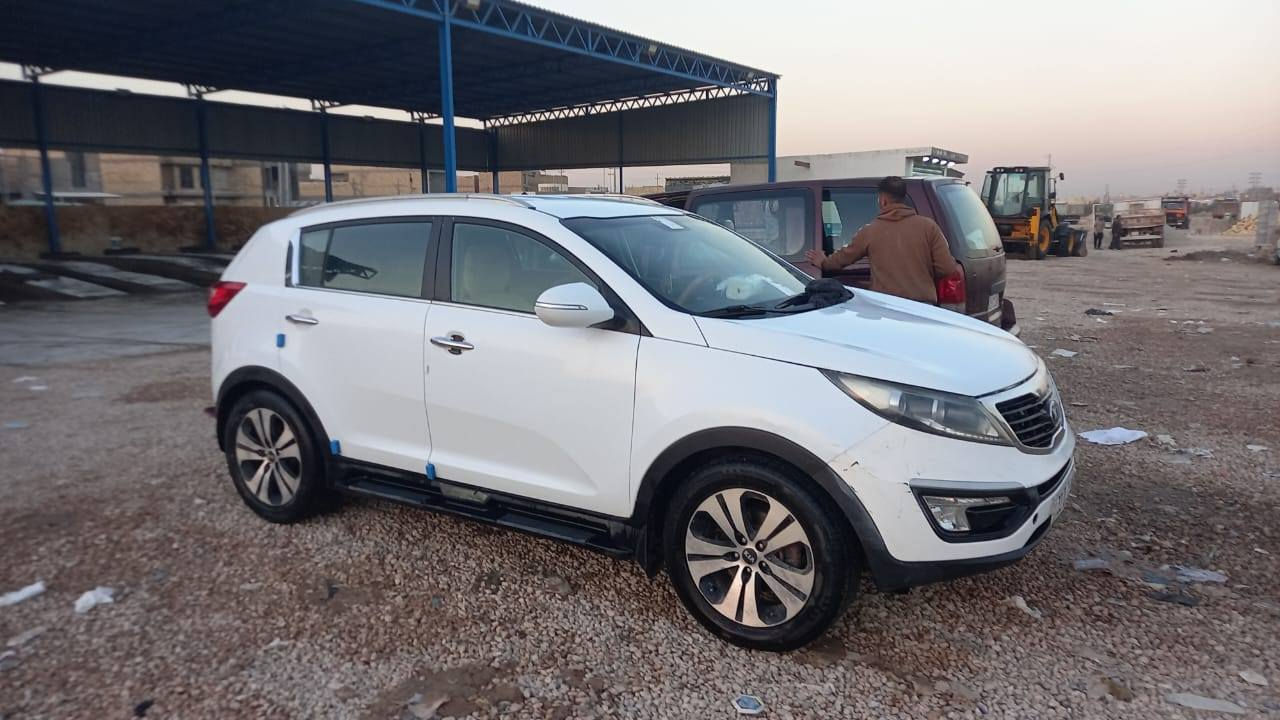 سياره سبورتج
مديل ٢٠١٣
محرك ٢٠٠٠
باقي تفاصيل اتصل على الرقم ***********
