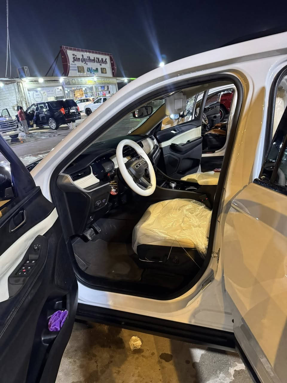 جيب وارد امريكي نص فول ضرر بسيط جدآ مرفقه صوره الضرر راس البنيد فقط بدون دواخل 
تخم تاير
حداديه 
حساسات خلفيه اماميه
كامره خلفيه
داخل ابيض 
محرك V6
عدد الركاب 7
ماشيه 60 الف
السياره جديده لوك بدون رصعات وبدون شخوط
رقم بغداد
السعر 275وبي مجال 
المكان الانبار 
الهاتف ***********

