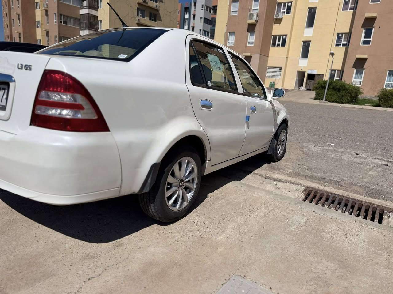 CK 2013
سيارة وضع شركة
جديدة وجاهزه بمعنى الكلمة 
كير ومحرك جدد -محرك بلادي 1300cc
صدر خلفي +امامي جديد
طخم تايرات +باتري جديد
تبريد ثلج 
كهربائيات كلها شغاله 
رقم اربيل سنويه جديدة +رقم جديد 
سياره ترايك وين من تريد 
بيها الهلال الخلفي فقط 
سعر السيارة55 وبيها مجال للشراي 
عنوان السياره موصل -الكندي 
كل التفاصيل واضحه
***********
***********
