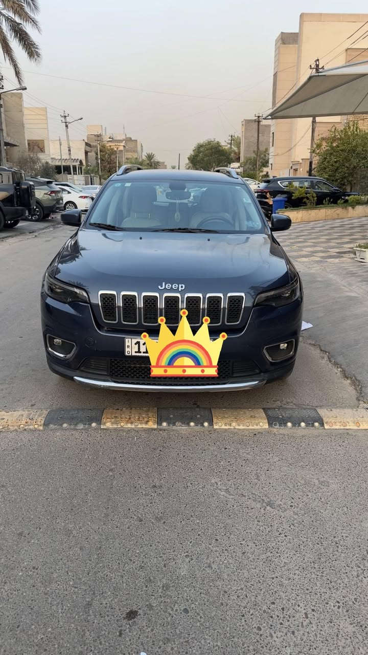 السلام عليكم سياره جيب شيروكي ( بزون ) للبيع
موديل 2020 لميتد فول مواصفات عدى الفتحه
محرك 4 سلندر 2500 تنفس طبيعي 
السياره ب اسمي مشروع وطني تحويل ثاني يوم 
مواصفات لسياره 
حساس خلفي 
تبريد قطعتين منفصل مع قطعه تبريد خلفي 
كرسي سائق كهربائي 
بصمه 
صندوق كهرباء
هاند بريك كهربائي
نقاط عمياء 
صور سياره موجوده جوه مع صور لحادث 
السعر 160بيها مجال


**إذا كنت صاحب هذا الإعلان وتريد حذفه لأي سبب، رجاءا أرسل رسالة إلى الدعم الفني**