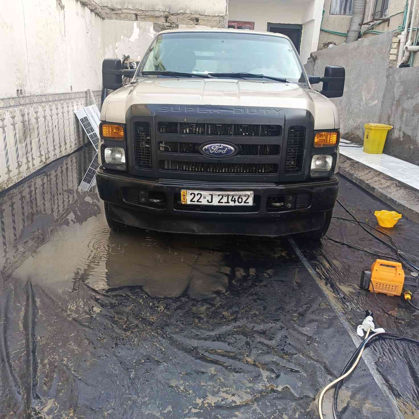 السلام عليكم عندي فورد موديل 2009 مكفوله كفاله عامه من كلشي من مير و مكينه و صدر و كشر سيارة نظيفه و جاهزة و انطي تراي للبصرة السيارة كاز السعر 130 و عنواني حي الجامعه رقم تلفوني :  ***********
