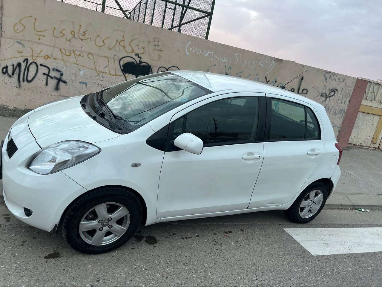 يارس موديل 2008
سی پارجە سبووخ
گیر مەکینە تەقە رەقە بە شەرت 
4جام كارەبای
سەنەوی نوی تا2030
سەیارەکە جایزە هەموو شتی بە شەرت
82مە جالی برایانە
ز.م:***********
شوين:هەولێر أربيل, العراق
