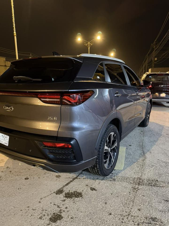 السلام عليكم 
اللبيع جاك G6
اليكم التفاصيل الآتية:

🚘 خليجي 
🚘 الموديل 2024
🚘 سعة المحرك 1,5L 
🚘 مرتبط بناقل حركة أوتوماتيكي 
🚘 
🚘 حساسات أمامية 
🚘 حساسات خلفية
🚘 لايت زينون + LED
🚘 كشافات 
🚘 بك لايت LED 
🚘 حجم الاطار 235/60R18 
🚘 ويل كب 18‼️
🚘 فتح الصندوق كهرباء 
🚘 بانوراما ‼️
🚘 اريل نفكيتر 
🚘 هاند بريك بصمة 
🚘 مفتاح التشغيل بصمة 
🚘 دشبول شاشة 
🚘 شاشة 
🚘 كاميرا دوارة
🚘 4 كاميرات °360
🚘 المقاعد جلد  
🚘 حركة مقعد السائق كهرباء 
🚘 المودات والأوامر الصوتية
🚘 مثبت السرعة Cruise 
🚘 أوضاع القيادة  Drive Mode
🚘 فحص أنظمة السيارة 
🚘 مقود جلد حياكة رياضي 
🚘 حساسات ضغط اطارات
🚘 تبريد شاشة مناخين منفصلين 
🚘 قطعتين تبريد 
🚘 أوضاع القيادة DRIVE MODE 
🚘 ا ABS  
🚘 أوتو هولد 
🚘ا ISOFIX  ايزو فكس
🚘 نظام مانع الانزلاق
🚘 تتسع المقصورة الداخلية ل 5 راكب 
🚘 اشارة في المرايا الجانبية قابلة للطي 
🚘 مخرج منفذ الطاقة ⚡
🚘 شاحن هاتف Wireless 
🚘 ا  Bluetooth / USB 133

تصال ***********
