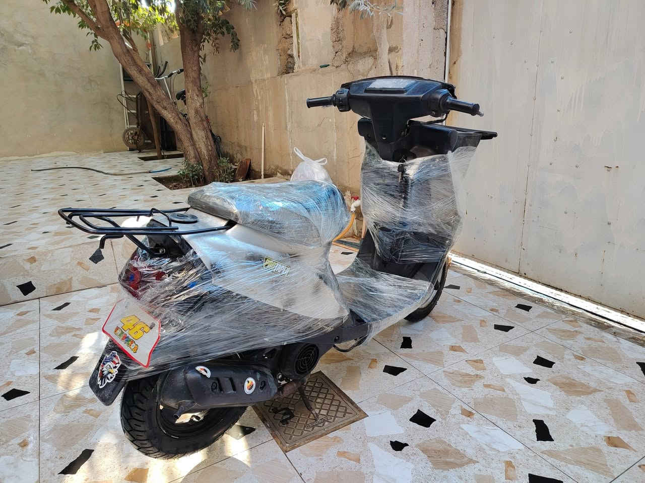 سلام وعليكم 
دراجة للبيع محرك ما مفتوح كابريتر بلادي صالنصا بلادي كله على وضع الشركة ما بيها اي عيب  سعر ٢٥٠ او بيهة مجال 
قليل عنوان كركوك حي العسكري
***********
