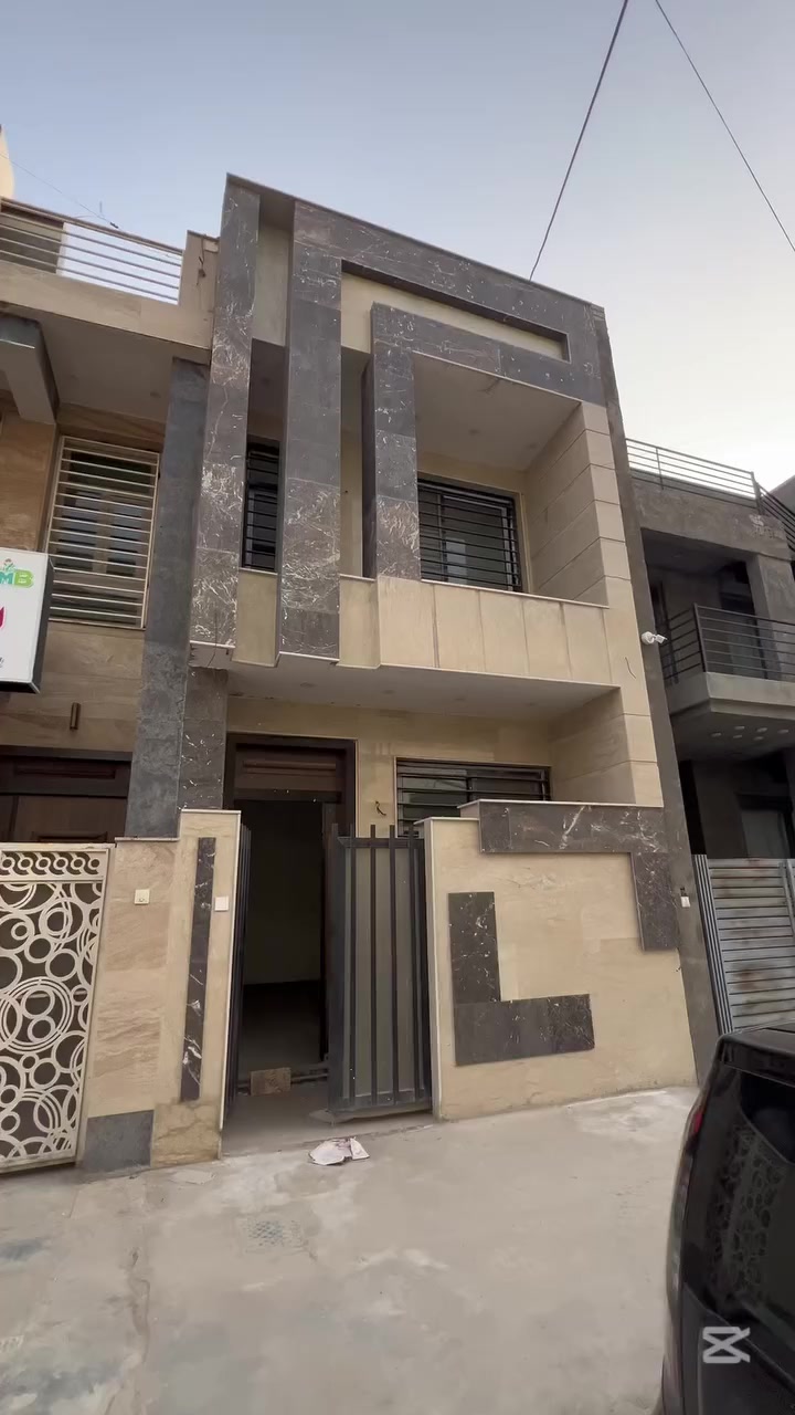 دار للبيع بناء 2024 🔥
المنصور / العناب 
المساحه 85 متر
الواجهة 4،25 متر
النزال 20 متر
يحتوي على استقبال وطبخ و خدمات صحيه وغرفه نوم الطابق الارضي
الطابق الاول 2 غرف نوم و حولي وخدمات صحيه 
الطابق الثاني بيتونه و سطح 
ارضيه مرمر و واجهة مرمر
***********
