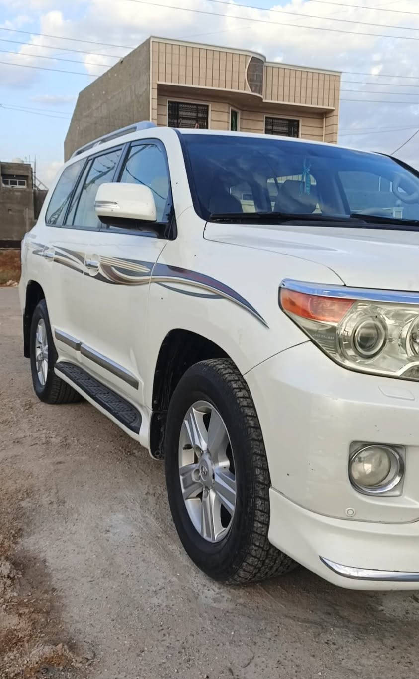 السلام عليكم للبيع  لاندكروز موديل 2013 بريم مكفولة ما عدا بارد بصيط الجاملغ الامامي مال السايق مكينه مفتوحة مكينه v6 فول مواصفات رقم بغداد انكليزي السعر 370 وبيه مجال العنوان بابل -المحاويل***********
