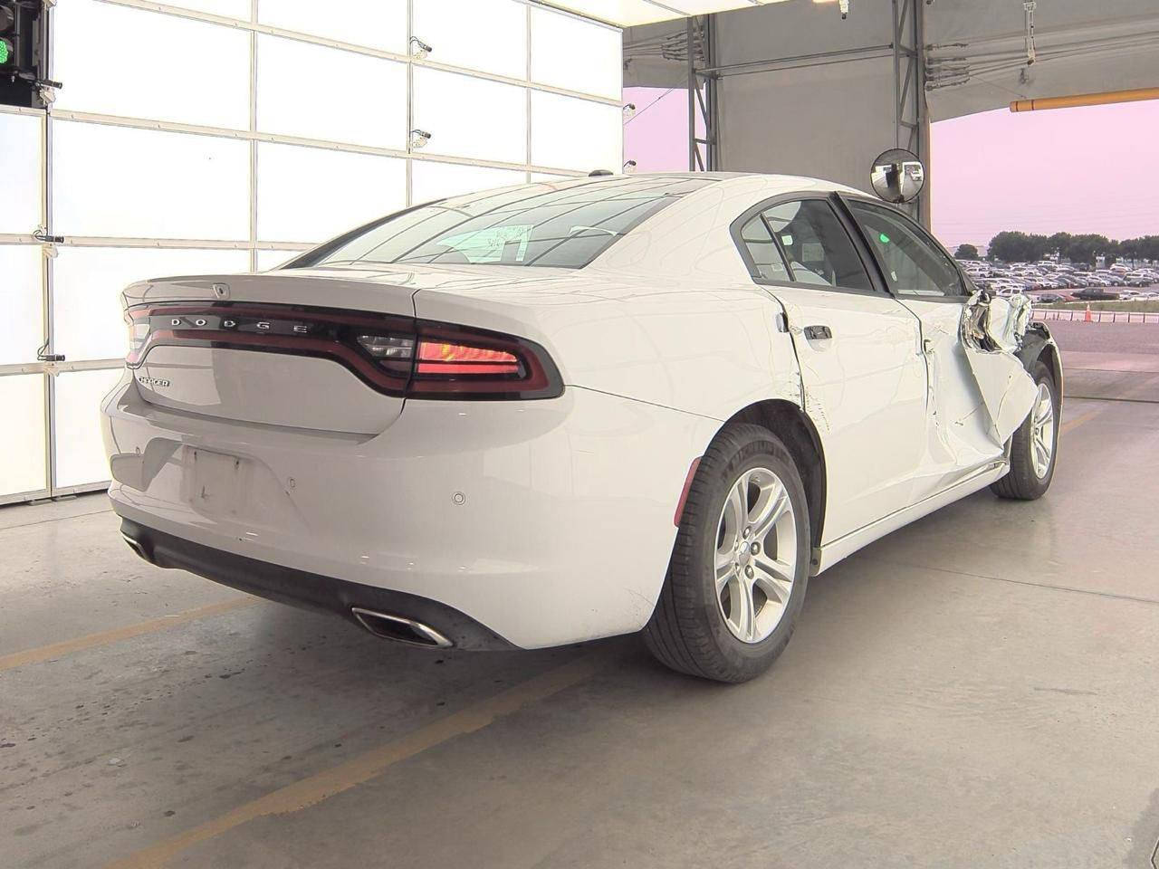 جارجر ٢٠٢٢ حادثها موضح بالصور sxt  بدون اريبااك ضربه سطحية مبدل بيها جاملغ وبابين نفس اللون الباب تبدلت بسبب ضربه خفيفه موضحه بصور الحادث
وبيها بارد يم قبغ البانزين 
سيارة جاهزة كلشي ماناقص بيها حتى دهن الگير مبدل من وصلت ٥٠ الف كامل مبدل وعليها منضومة زنون جديده ماشيه ٦٦ الف ميل وهي داخله ماشيه ٤٦ الف ميل 
السعر ٢٥٠ وبيها مجال رقم بغداد 
مكانها بابل
***********
