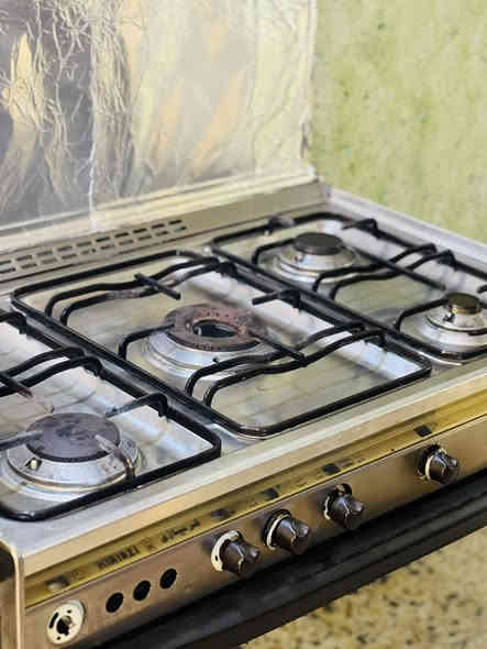 طباخ مصري كريازي كلة شغال فرن وجميع العيون وللتأكيد تكدر تجي تفحصة وتشوف بعينك السعر 175  للتواصل خاص او رقم تلفون ***********
