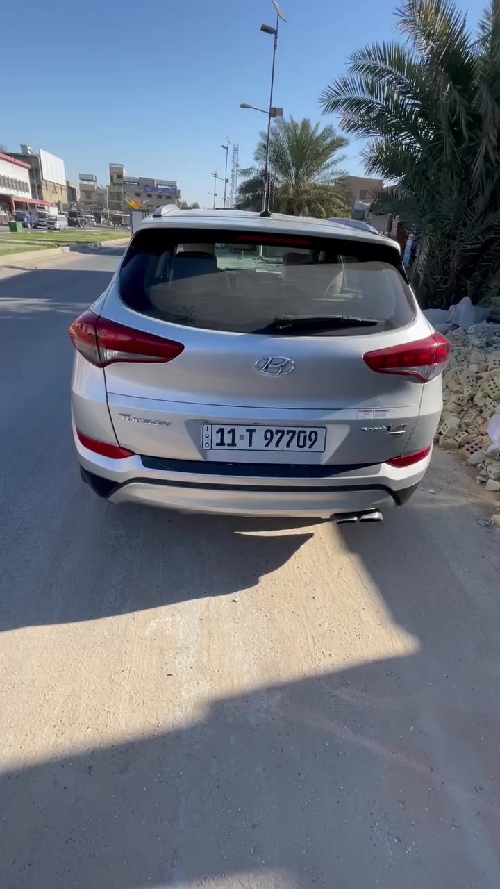 توسان موديل ١٧ وارد أمريكي محرك ١٦٠٠ تيربو اقتصادي سيارة جديده خير من الله فقط تبديل باب وصبغ باب الخلفي 
رقم بغداد بسمي 
اريد مراوس بكية سبورتج موديل ٢٤ 
وانطي فرغ 
***********
مكاني بغداد العبيدي
