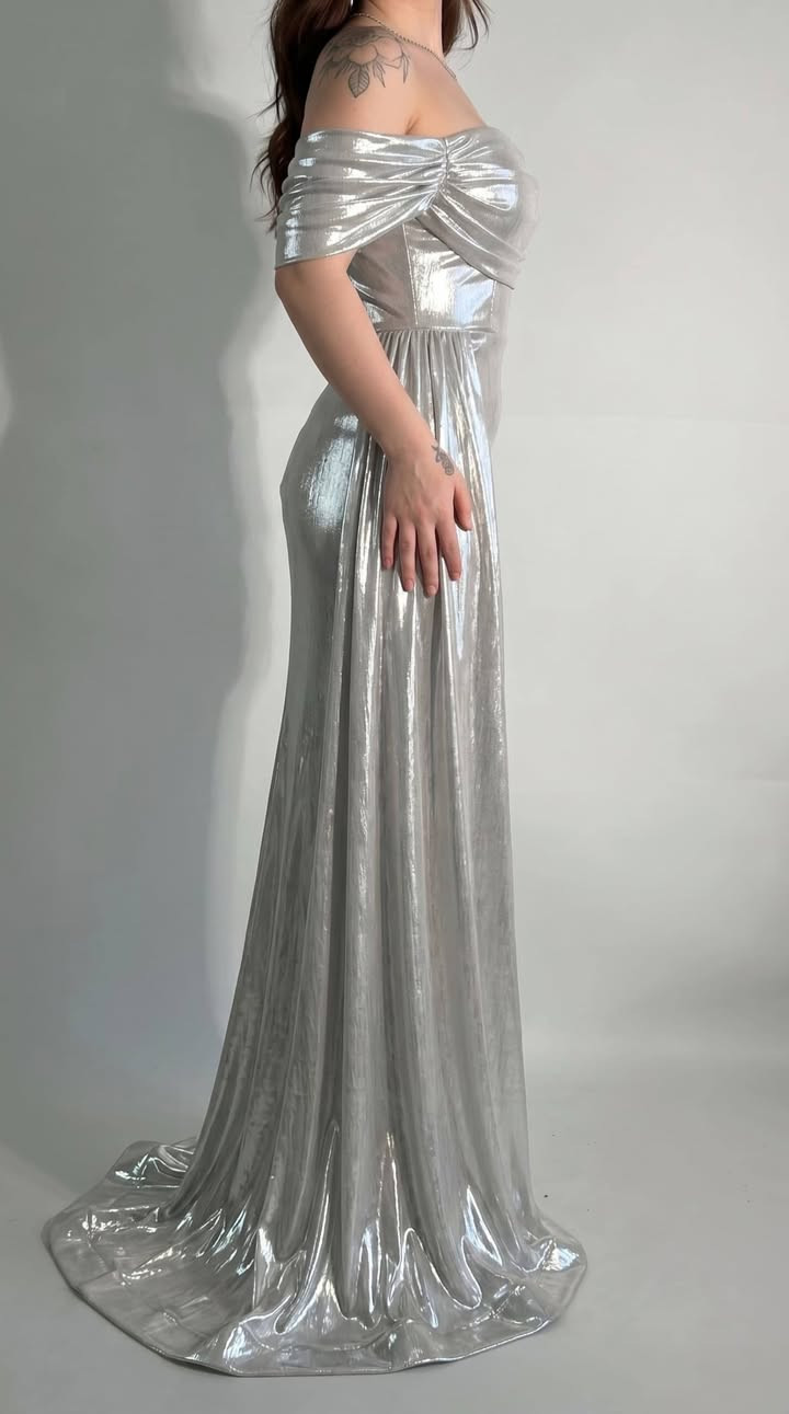مضل اجمل واتقل من هيك قطع🥹كل فستان سعر.التواصل خاص مع صورة القطعة حصراً❤️


**إذا كنت صاحب هذا الإعلان وتريد حذفه لأي سبب، رجاءا أرسل رسالة إلى الدعم الفني**