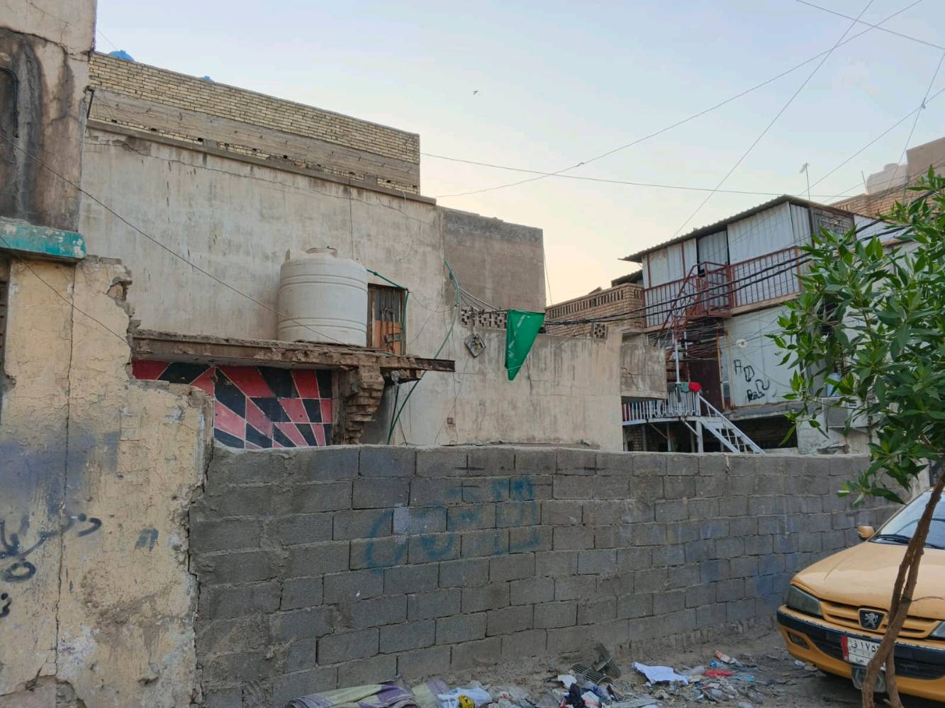 عقار للبيع المساحه ١٥٠ متر الواجهه ١٥ النزال ١٠ الموقع ركن مميز يصلح عماره ومحلات بجواره عمارتين العنوان بغداد الجديده شارع فالح ابو العمبه قرب سوق المخضر الهاتف ***********