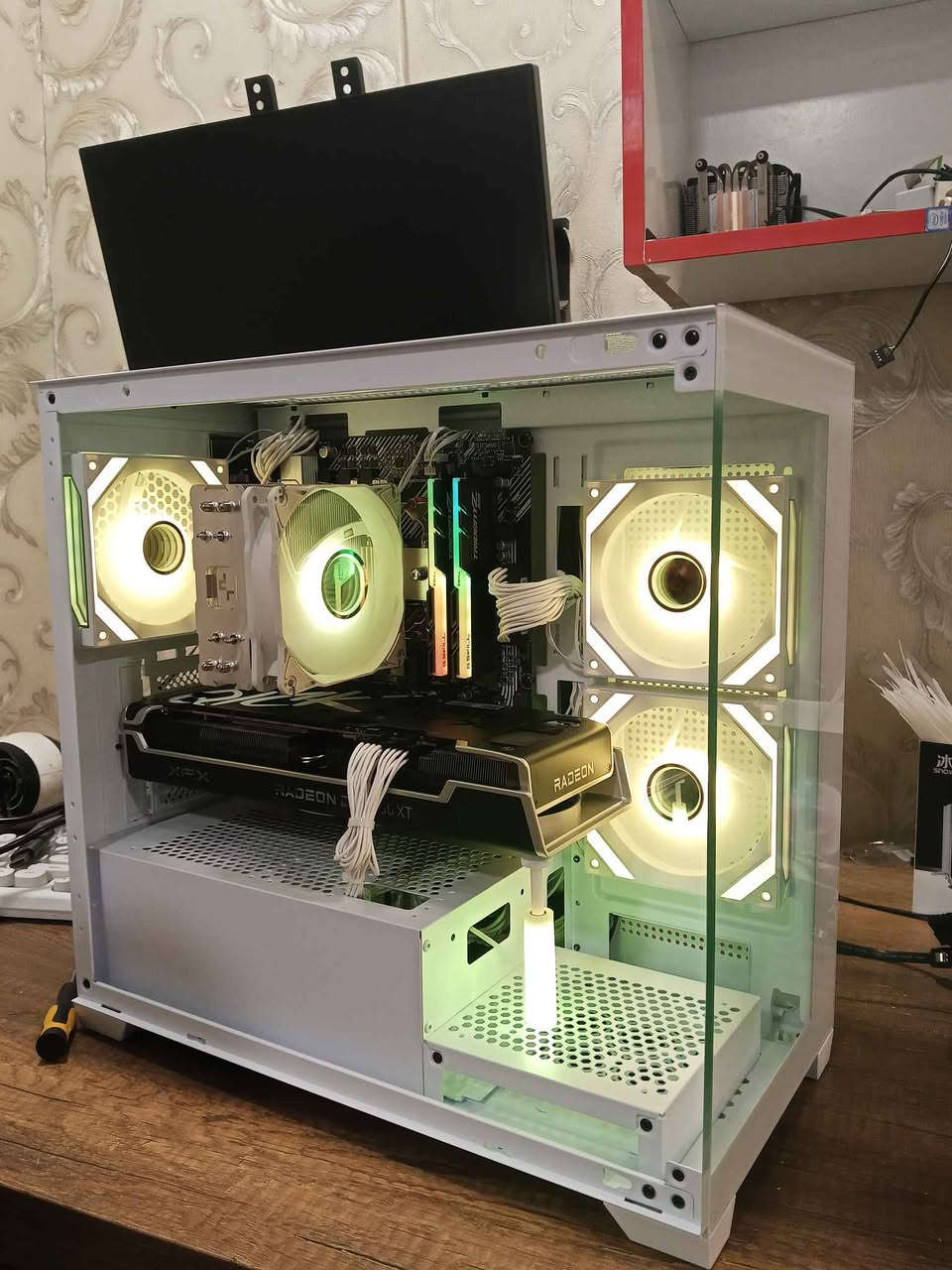 CPU: Ryzen 5 5500
​Cooler: Deepcool AG400 (Note: The label has a minor typo reading "DEPCOOL")
​Motherboard: Asus Prime B450M-A II
​RAM: 16GB (2x8GB) 3200MHz G.Skill
​Storage: 512GB NVMe
​GPU: RX 6750XT 12GB XFX
​Power Supply: 650W 80 Plus Aigo
​Case: Aigo G218M

 سعری: 780$
شوێن هەولێر... أربيل, العراق


**إذا كنت صاحب هذا الإعلان وتريد حذفه لأي سبب، رجاءا أرسل رسالة إلى الدعم الفني**