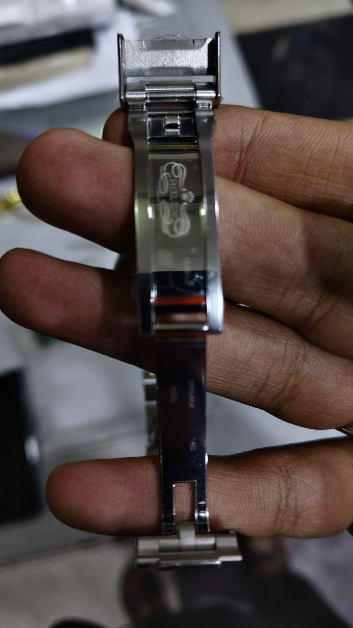 ساعه رولكس دايتونه مكينه سويسري صور مكينه موجود بل مشنور سعر 300وشراي يجي خاص واتساب ***********
