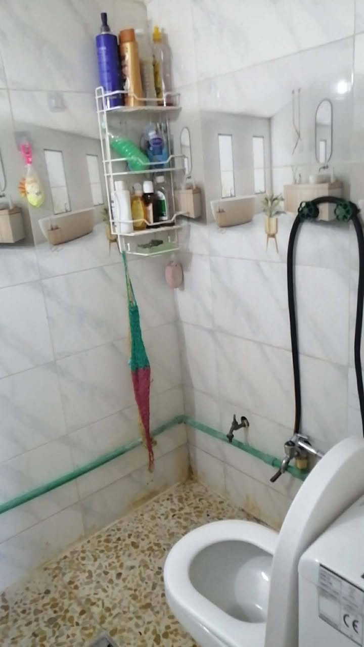 السلام عليكم
يتوفر لدينا دار البيع المساحة 110 متر. 
طابق واحد جاهز للسكن 
طابو زراعي سند 25 الك حق  
العنوان منطقة الدوانم مجاور شرطة الخامسة قرب جامع ملك القدوس 
يحتوي دار صالة مدخل مطبخ غرفتين نوم حمام تواليت خارجي مناور 
سعر مطلوب 83 مليون بي مجال تعال شوف موقع البيت 
هاتف ***********
