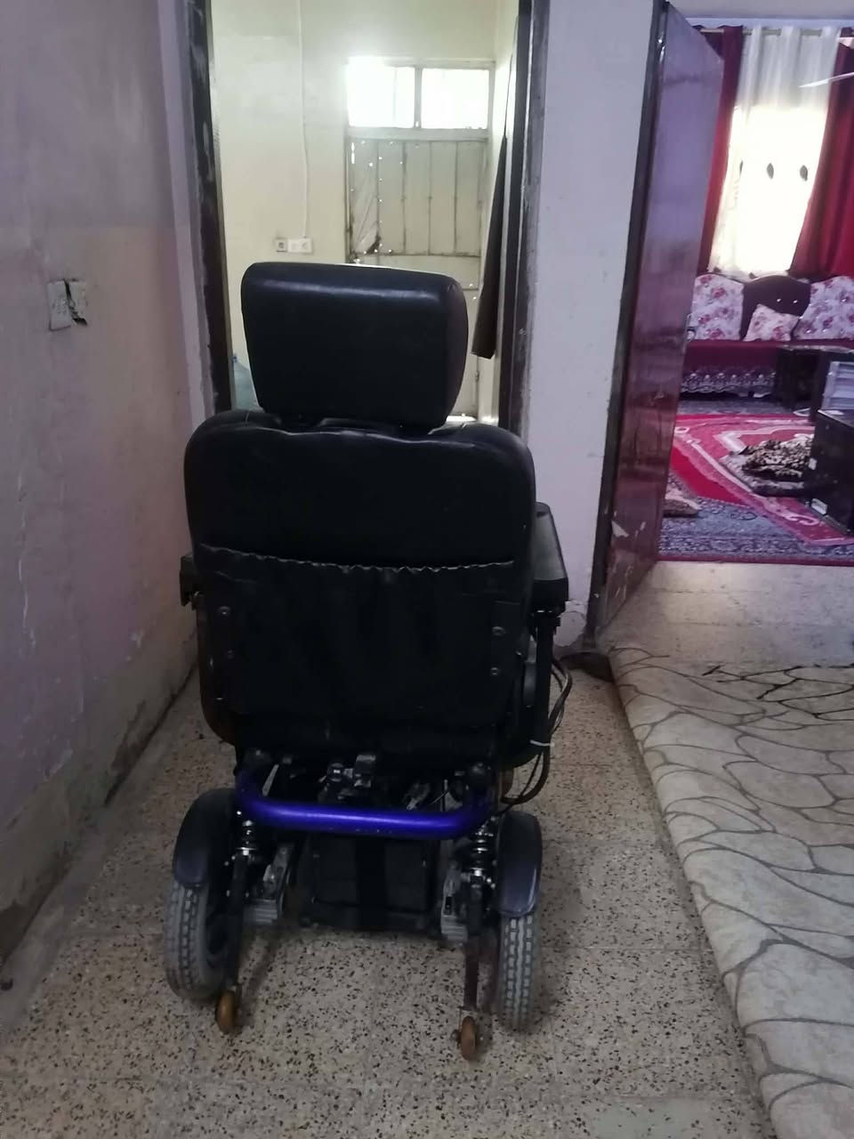 السلام عليكم كرسي كهربائي للبيع مستخدم الكرسي نوعيه تركيه يوجد توصيل كافه محافظات العراق ارجو المراسله واتساب او اتصال الرقم داخل الصوره الشخصيه


**إذا كنت صاحب هذا الإعلان وتريد حذفه لأي سبب، رجاءا أرسل رسالة إلى الدعم الفني**