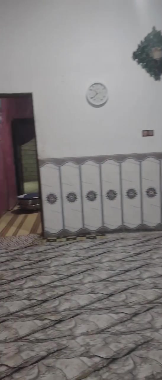 سلام علیکم.  اخوان بیتین. المساحه. 2000. بصره الشعیبه السكك البیت الاول بیه 3 غرف +هوال +مطبخ..  البیت الثانی بیه غرفتین +هول +مطبخ البیتین جاهزات للسکن وبناء جديد  السعر ٦٠ وبيهن مجال الستفسار ***********.
