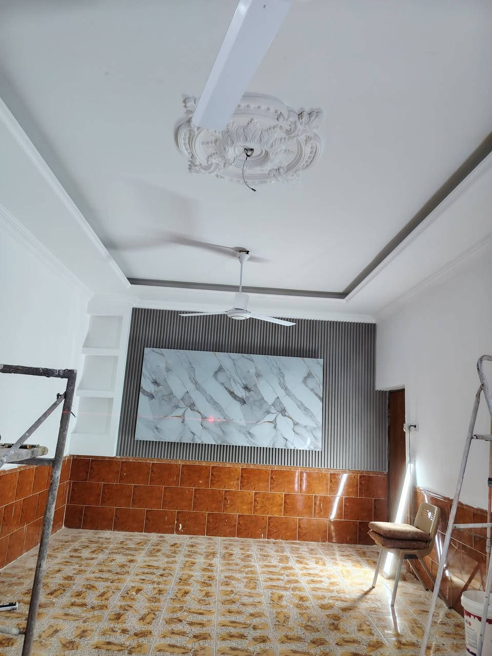 سلام عليكم خلفه ديكورات جبسن بورد سقف ثانوي صبغ شغل درجه أولى استفسار على رقم ***********
