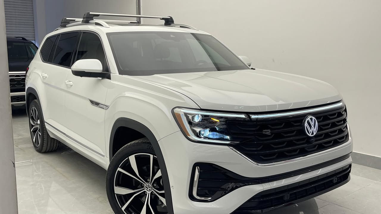 Volkswagen Atlas SEL Premium R-Line 2024
‎عداد المسافة : 27 الف مایل 
‎ضرر : جملغ خلفي و باب سائق صبغ بدون دواخل 
‎ارباك دشبول و ستیرن سلیم💯✅
‎دعامیە و رادیترات و بجم کلة بلادي بشرط
1V2FR2CA6RC547798

‎اعلی المواصفات  atlas 1/1 :
‎سقف بانوراما
‎داتاشو 
‎بصمة تشغيل
‎بصمة أبواب
‎تشغيل عن بعد (Remote Start)
‎صندوق شفط كهربائي
‎رادار أمامي (تحديد مسار)
‎رادار جانبي (نقاط عمياء)
‎رادار خلفي (تحذير من الاصطدام)
‎كاميرات محيطية 360°
‎سستم سماعات FENDER
‎تحكم وضعيات القيادة Drive Modes 
‎اوتو بارك Auto Park
‎تبريد مركزي لمس
‎كشنات ميموري
‎كشنات جلد
‎کشن تدفئة و تبرید
‎هاند بريك بصمة
Android Auto 
Apple Car Play 
‎مانع انزلاق+ABS
‎شاشة كبيرة لمس
‎حساسات خلفية+ كاميرا 
‎تحكمات استيرن
‎اوتو ستارت Auto start 
‎اوتو ستوب Auto Stop 
‎وبقية المواصفات المعروفة
‎‏‎ 
‎مکان سیارة اربیل
‎‏‎سیارة بدون رقم تترقم شمالي 
‎‏‎‏‎للاتصال والاستفسار
‎☎️*********** اسیاسیل
‎*********** كورك
