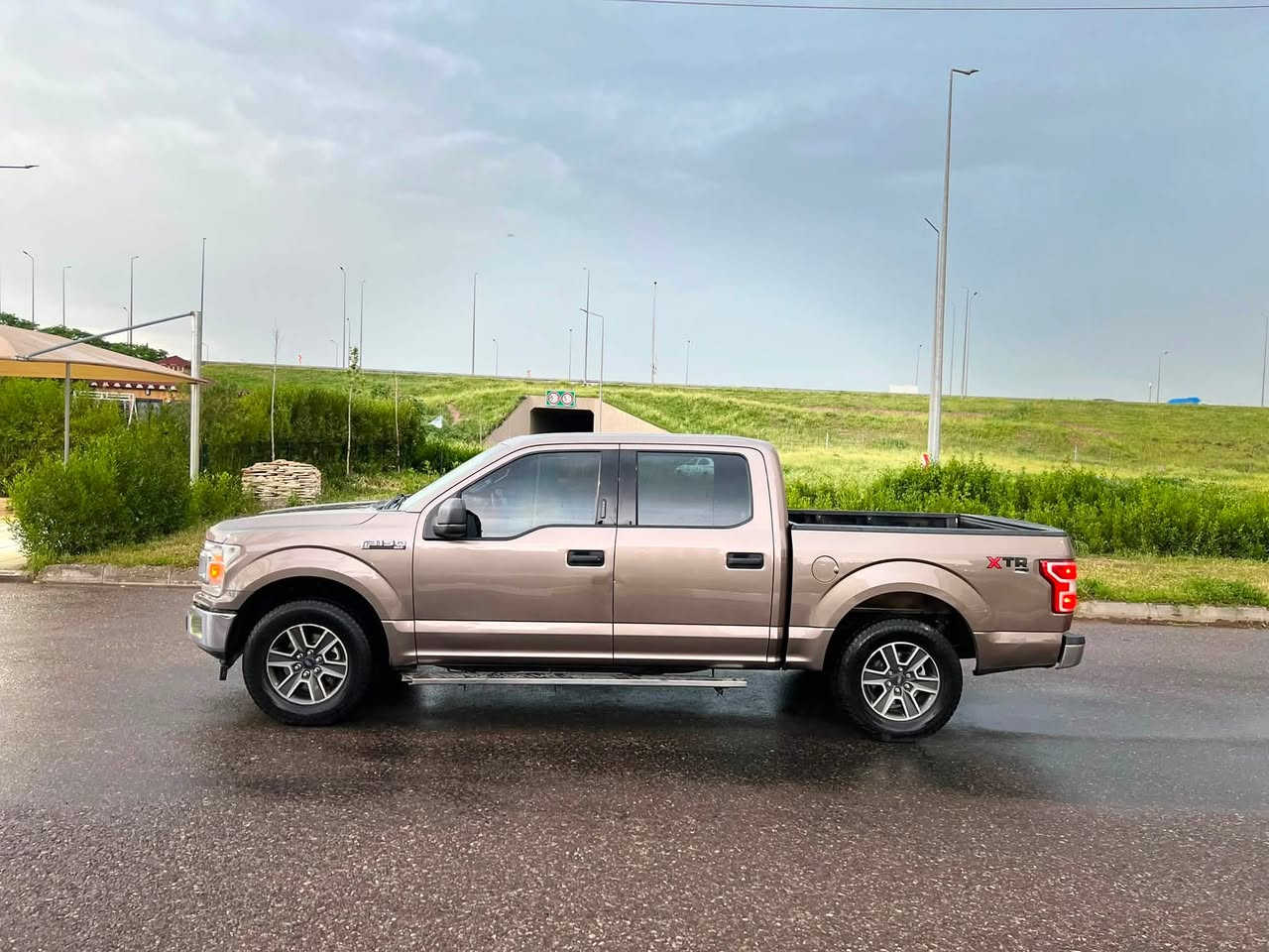 Ford F-150 2018
سيارة مواسفات XLT

باب طويل بودي قصير 

سيارة بيها قطعة و نص صبغ بدون دواخل

محرك ٦ سلندر محرك و كير بشرط 

بيها كود مال باب 

بريك بصمة

كاميرا 

حساس 

تبريد حار و بارد ب شرط

لل تفاصيل زيادة اتصل ب هذا الرقم 

***********
***********
