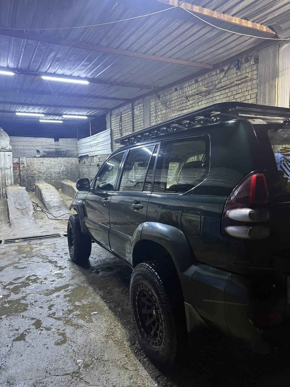 برادو 2003 للبيع
6 سلندر مكينة كير كهربائيات كله مكفول 
المكينة وكالة مفتوح فقط وجه التايمن لغرض تبديل رواجز وكالة

ضربة جاملغ امامي جهة السايق 
ومربع الكيلون مال جنطة

فور ويل ثكيل خفيف شغال 
دبل باتري 
كاونتر خلفي مجرات ثنين ومكان ثلاجة
درايم شفت امامي وبولبرن الجهتين جديد
من الاخيرة السيارة جاهزة ل اخر حباية تشغل وتطلع وين ماتريد
عوزهة حمام للداخل وخلص 
سنوية بأسمي
السعر 150 وبيها مجال
***********
مكان السيارة بغداد الجديدة‬
