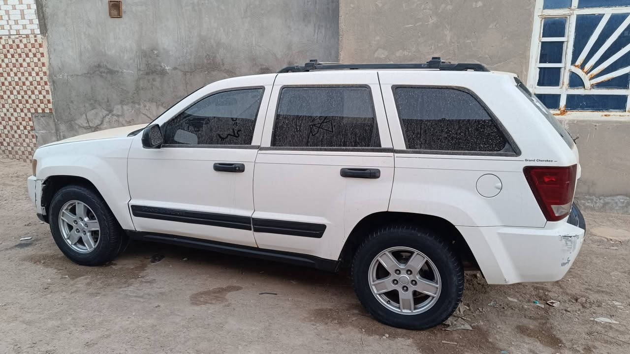 جيب 2006 محرك وكير بلادي( 3700 )V6مكفولات  رقمها بغداد ارقامها توني استلمتهن كهربائيات كلها  شغاله حداديه جديده سياره نظيفه واحلى من صور سعر 65 قفل مكانها بصره الدير  ***********
