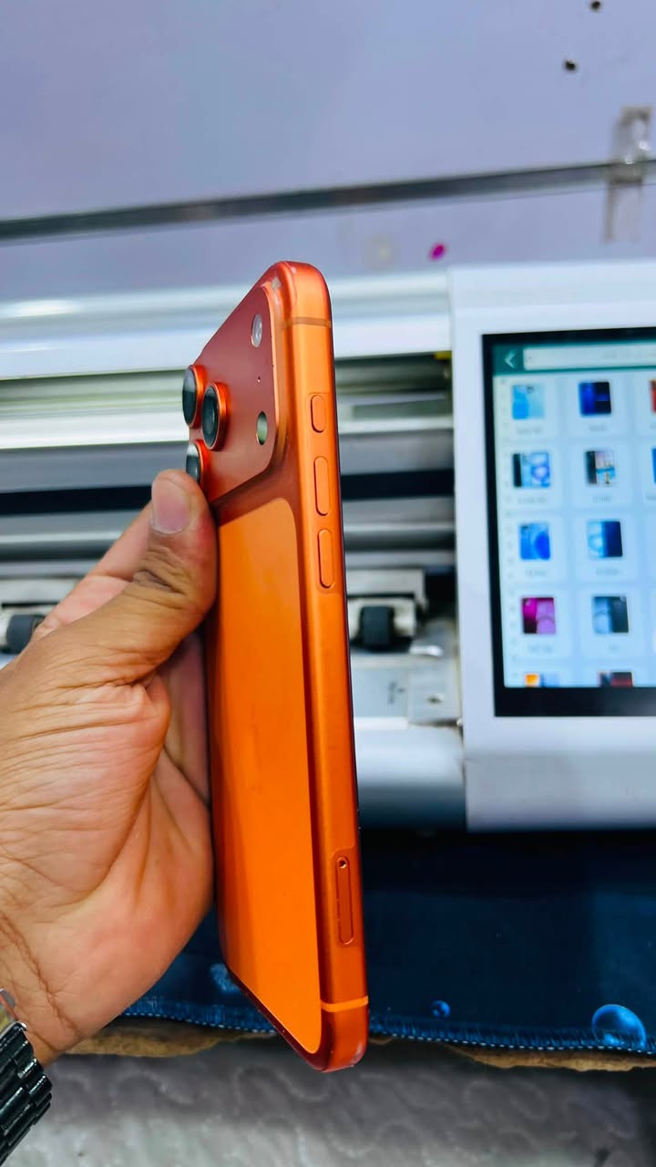 17pro max
بعدة بالضمان 
بطاريه 99
عدد دورات الشحن 172
ذاكرة 256
السعر 1مليون و900
بي مجال قليل 
(الناصريه شارع النيل قرب الاطفاء )
***********
