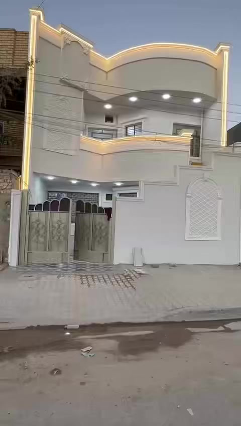 بيت للبيع في ابو غريب حي الكرامة
المساحه 150 متر الواجه 7،5 في 20
البيت على شارع 20 تبليط وقريب على الخدمي وقرب جسر ابو منيصير 
البيت معزول الطابق لارضي عن الطابق لاول
وبي درج داخلي هم موجود البيت يحتوي على 3 غرف نوم ومطابخ 2 وحمامات 3 
البيت جاهز من كلشي 
وشغل مرتب فقط لطابق لفوك 
نقصه ارضيه اما لباقي جاهز 
البيت طابو ملك صرف تحويل مباشر 
السعر 165 وبي مجال 
لاستفسار ***********
واتساب   *********** 
اتصال📞***********
