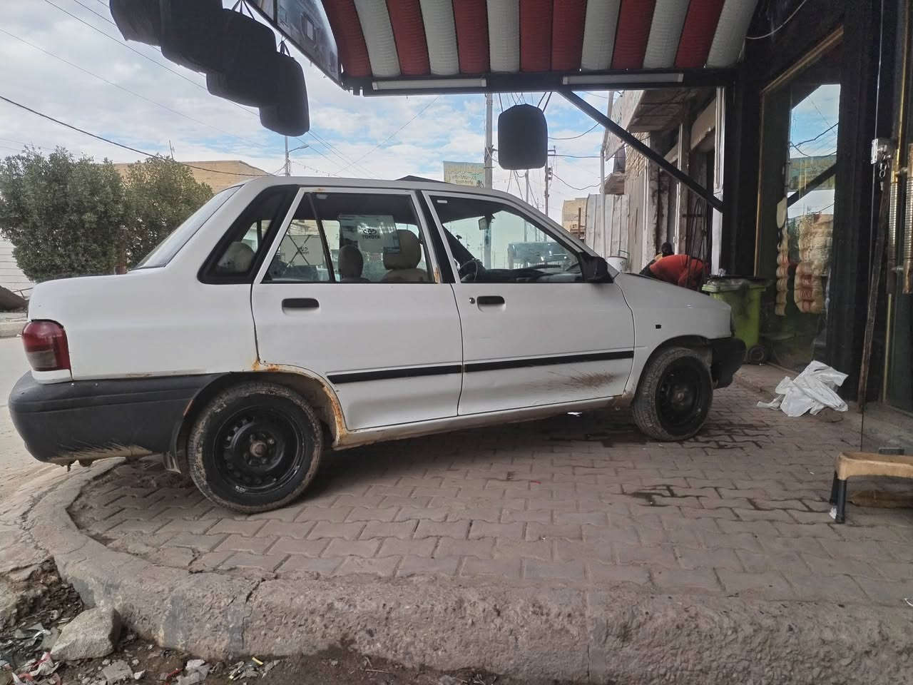 سايبه للبيع السعر 22 ورقه  محرك وكير جدد ع شرط تخم تاير جديد حداديه جديده رقم قادسيه الماني مشروع وطني تحويل مباشر موديل 2012 مكان السياره الديوانية قضاء الشاميه ***********
