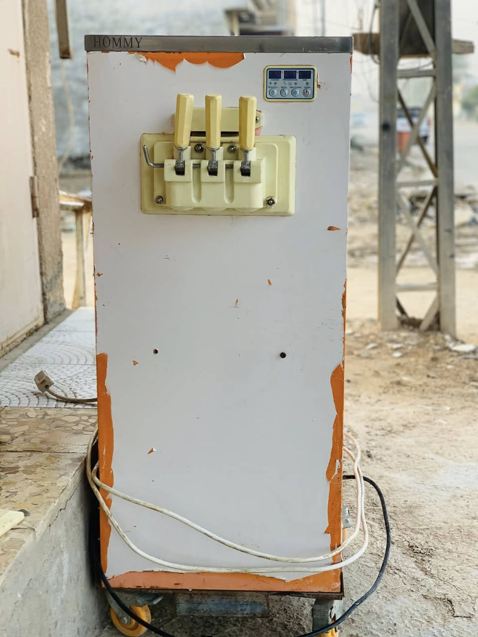 مكينه ايس كريم اصلي مع كامل ملحقاتها يمنه موجوده 

السعر تواصلو ويانه ع الخاص 

عنوانه / كربلاء - طويريج - ام الهوى 

للتواصل :  *********** واتساب
