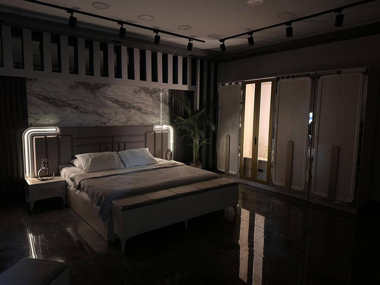 موديل يونجا المودرن
10 قطع 
كنتور + ملحق 3 متر + ظهر فايبر 4 ملم+ برغي وجوي حديد
سرير جك مخزن هيدروليك 180*200 سم + ارتفاع 135 سم+ مساند حديد 
ميز تواليت 130*180 سم

السعر : مليون و 350 الف 🇮🇶🇮🇶


**إذا كنت صاحب هذا الإعلان وتريد حذفه لأي سبب، رجاءا أرسل رسالة إلى الدعم الفني**