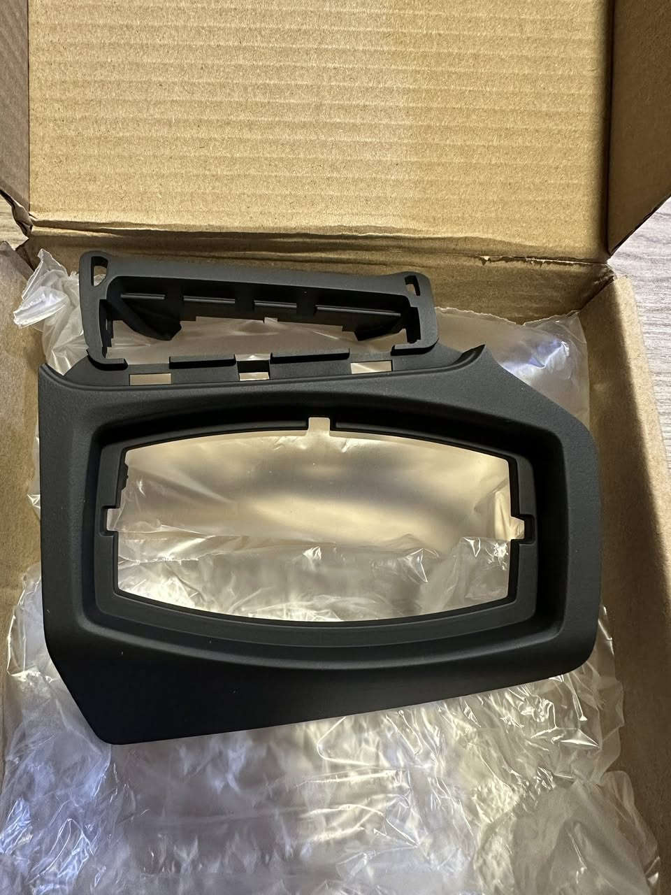 السلام عليكم

قاعدة چوك لايت فورد فوكس نوعيه اورجنال 

2013 الى 2018 
***********
