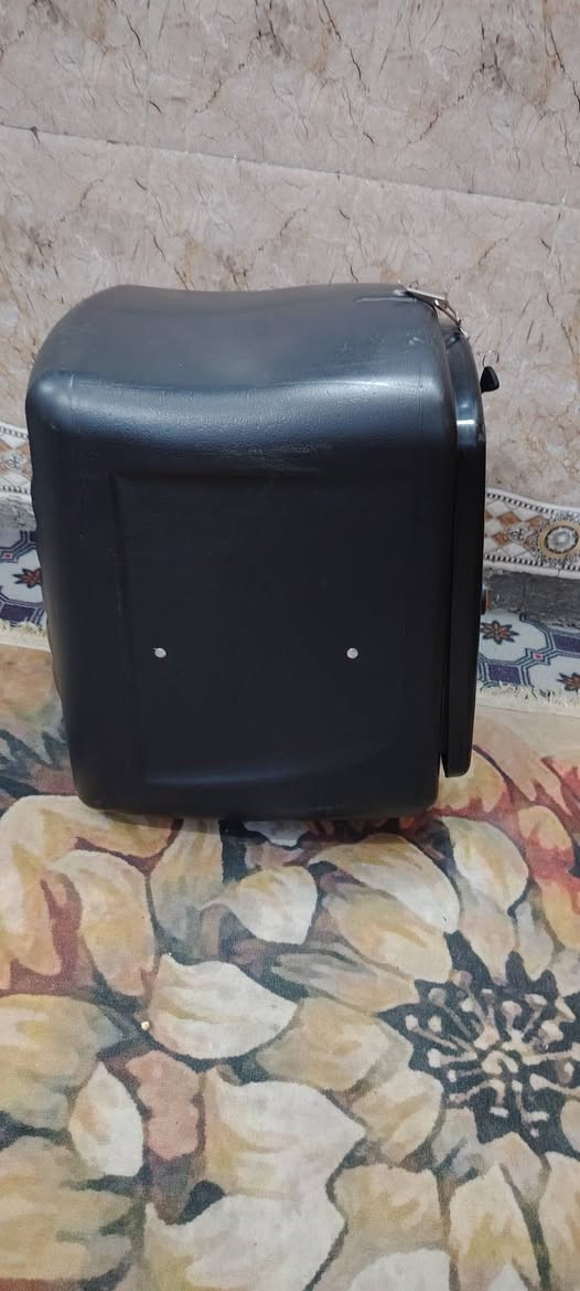 صندوك دلفري للبيع كامل هوة وغراضة بعدة جديد سعرة 30 قفل بدون عملة مكان بغداد الامين الثانية ***********
