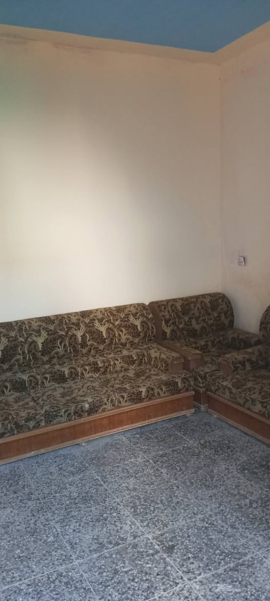 بيت البيع مساحة 100متر بي  غرفة صالة وستقبال تواليت خارجي بيت صب مسلح بيت بي ورقة طابو زراعي سند ٢٥ سعر 28قفل علا شارع عريض مكان سبع قصو شارع ابو علي  يم حسبنية هاشم رقم *********** بغداد, العراق
